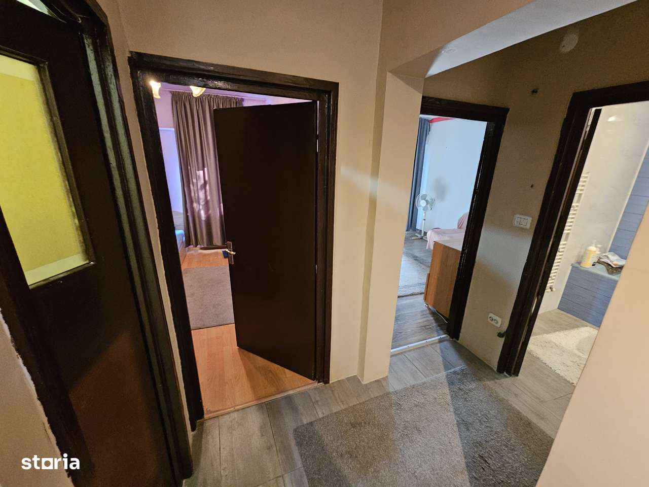 Vand ap cu 3 camere zona Posta 4-4