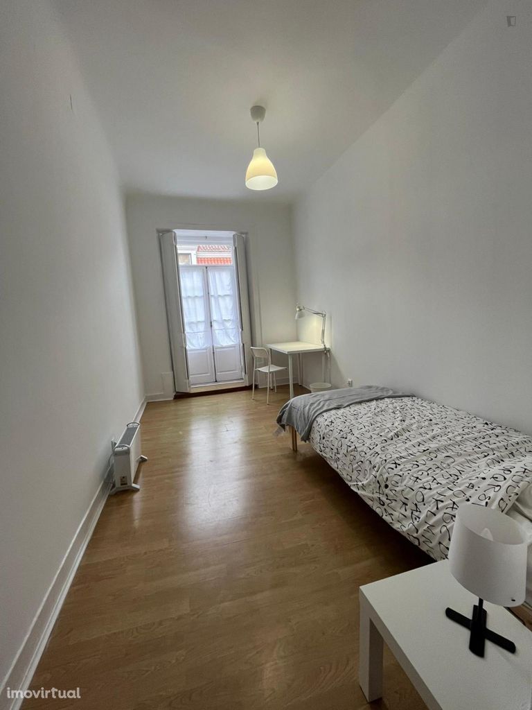 573739 - Quarto individual em apartamento de estudantes, na Baixa...