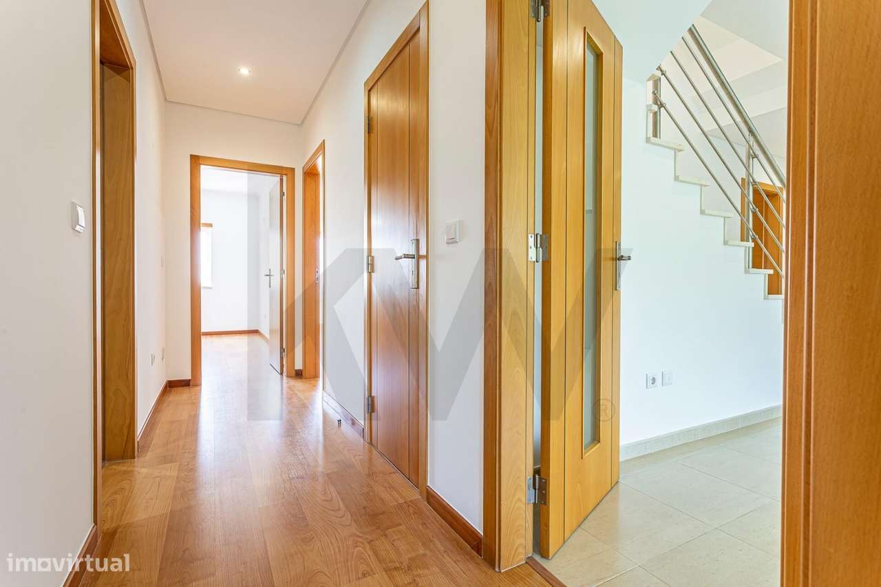 Apartamento T3 Duplex com aproveitamento superior | 5 Quartos | Garage-26