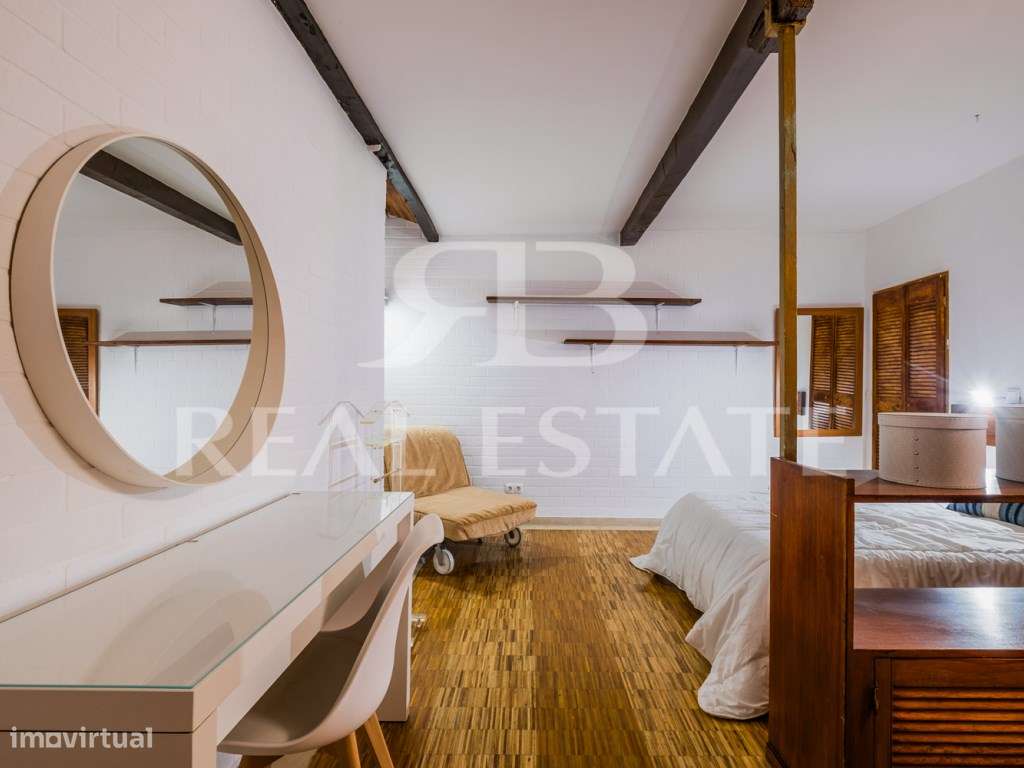 T1 - Chiado, Santa Catarina, centro de Lisboa.-15