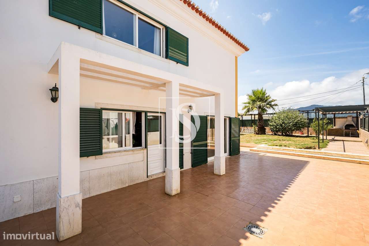 Moradia T5 em Manique de Cima com 3 Pisos-21