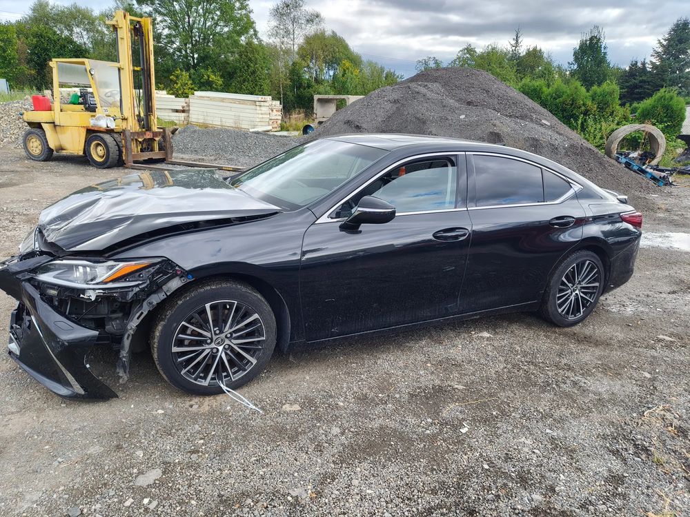 Lexus ES 300h Business Edition + 2025