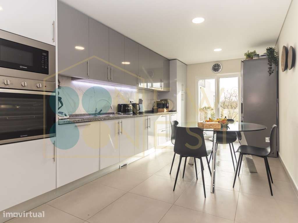 Moradia T4 com piscina e garagem nas Manteigadas | Setúbal-15