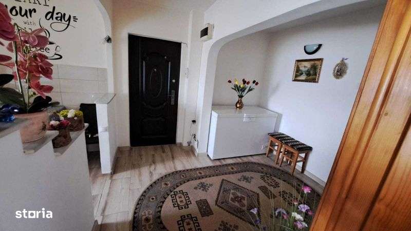 Vand apartament 3 camere Crihala - Imagine principală: 5/8