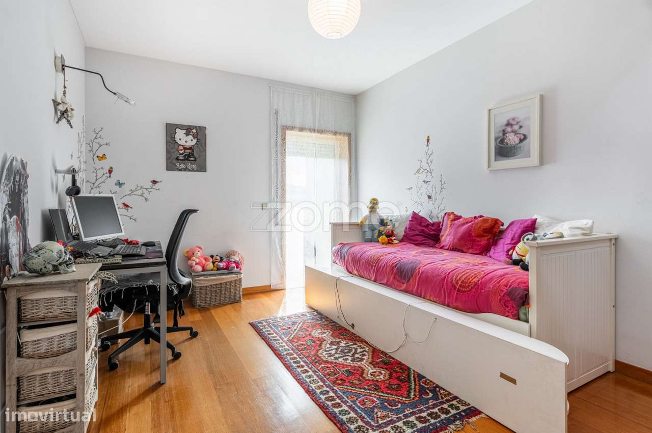 Moradia T4 com Suíte em Dume-23