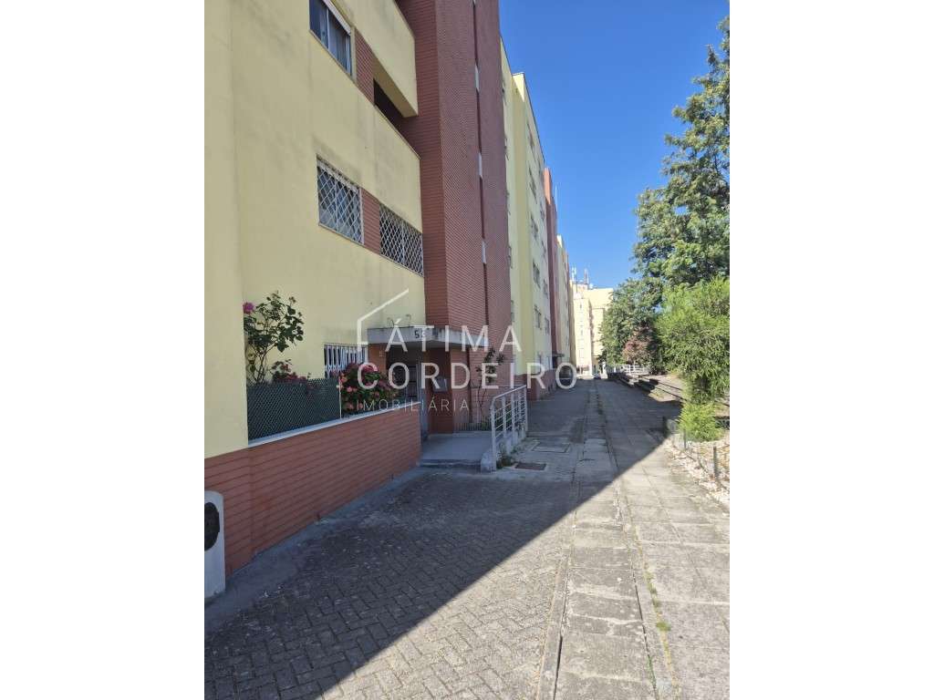 T2 situado no Monte da Caparica, 3º andar em prédio com elevador-30