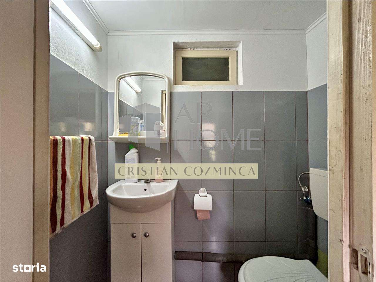 Vanzare casa 6 camere, in Baicoi, teren 1800 MP-14