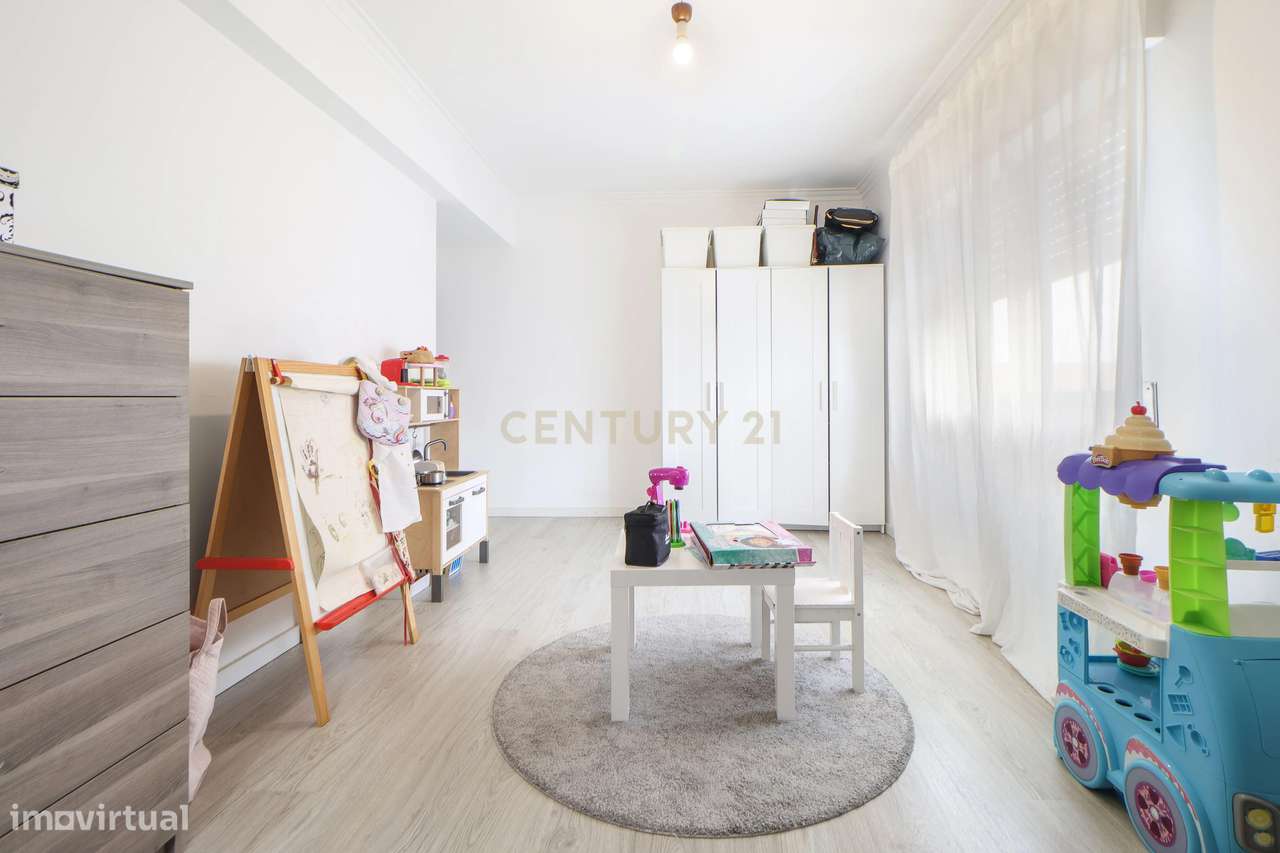 Apartamento T4, moderno e luminoso no Seixal-9