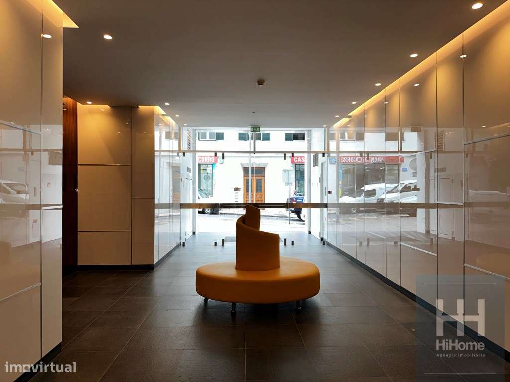 Apartamento T4 mobilado no Edificio Funchal Centrum-33