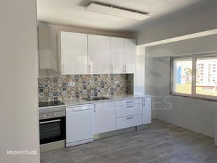 Apartamento T2 em Alguava-Cacém totalmente remodelado