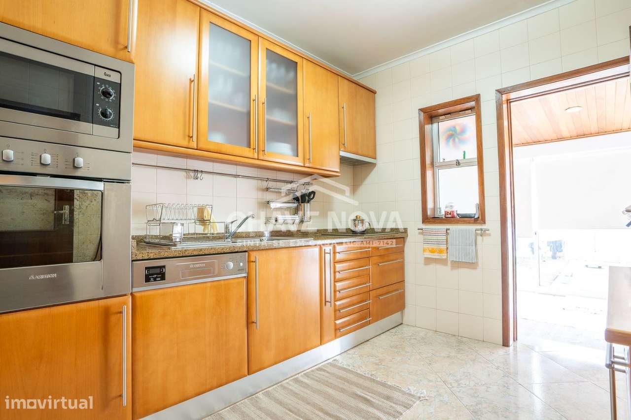 Moradia T4 com Jardim e Garagem a 3Km da Praia - Grande imagem: 5/25