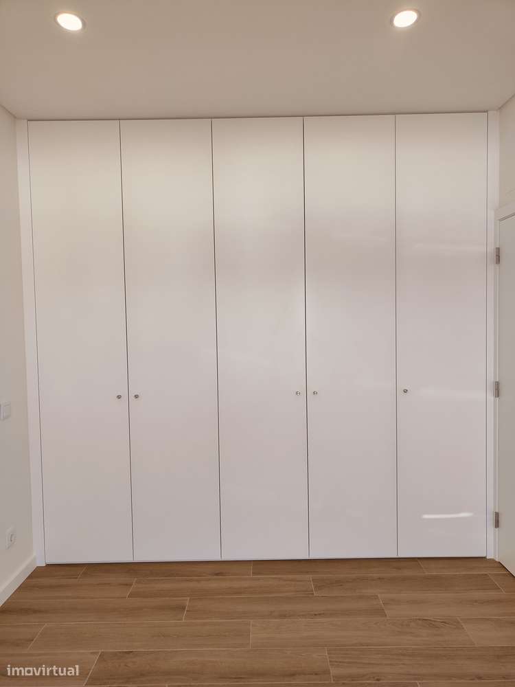 Oferta de 1% do valor de aquisição - Moradia T4 com 1 Suíte-49