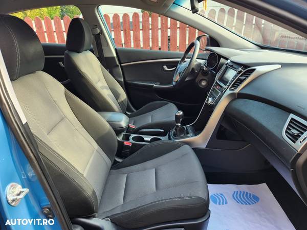 Hyundai I30 blue 1.6 CRDi Classic - 4