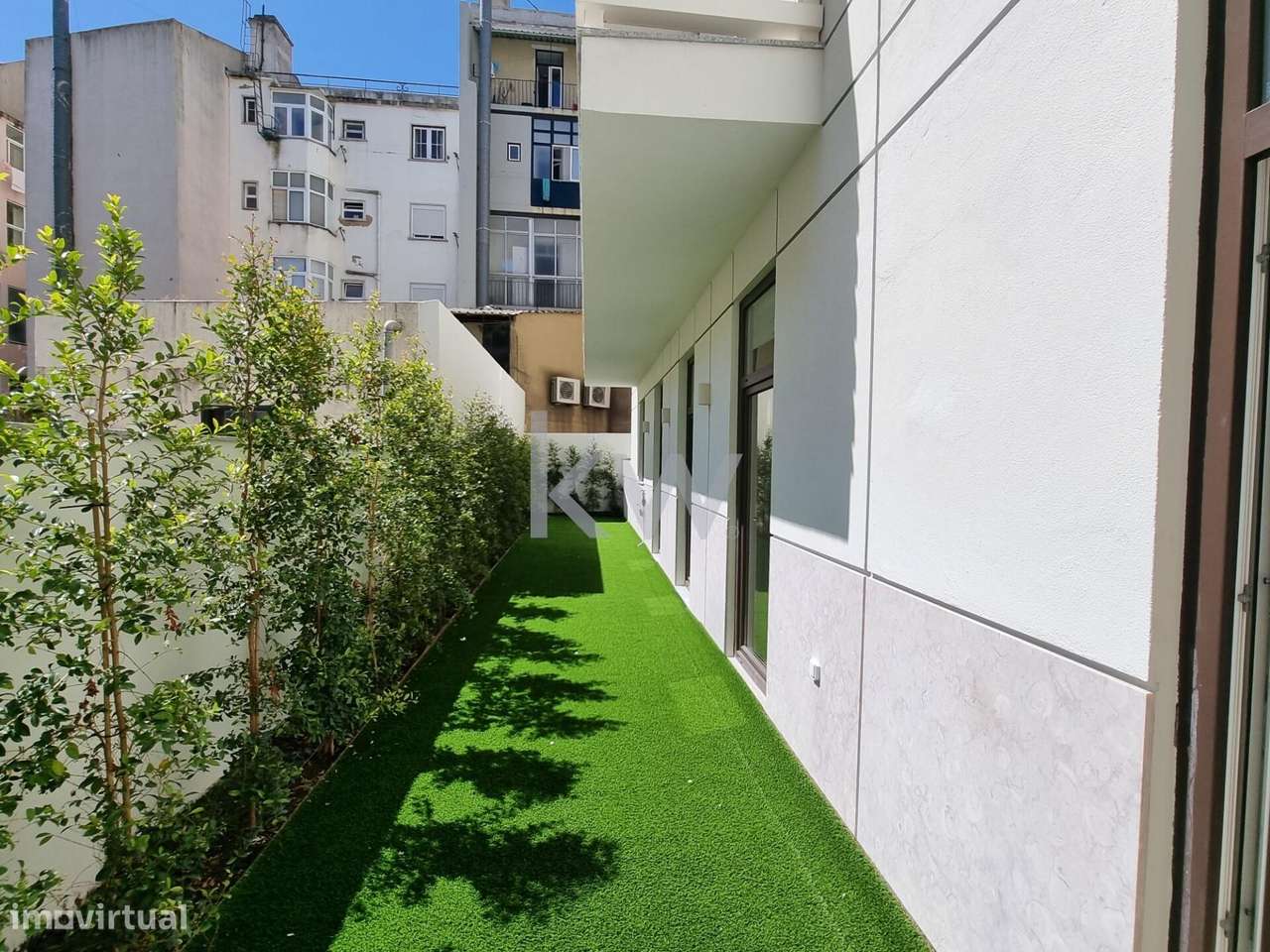 Apartamento T2, terraço de 53m2 novo, na praça do Chile com garagem - Grande imagem: 2/10