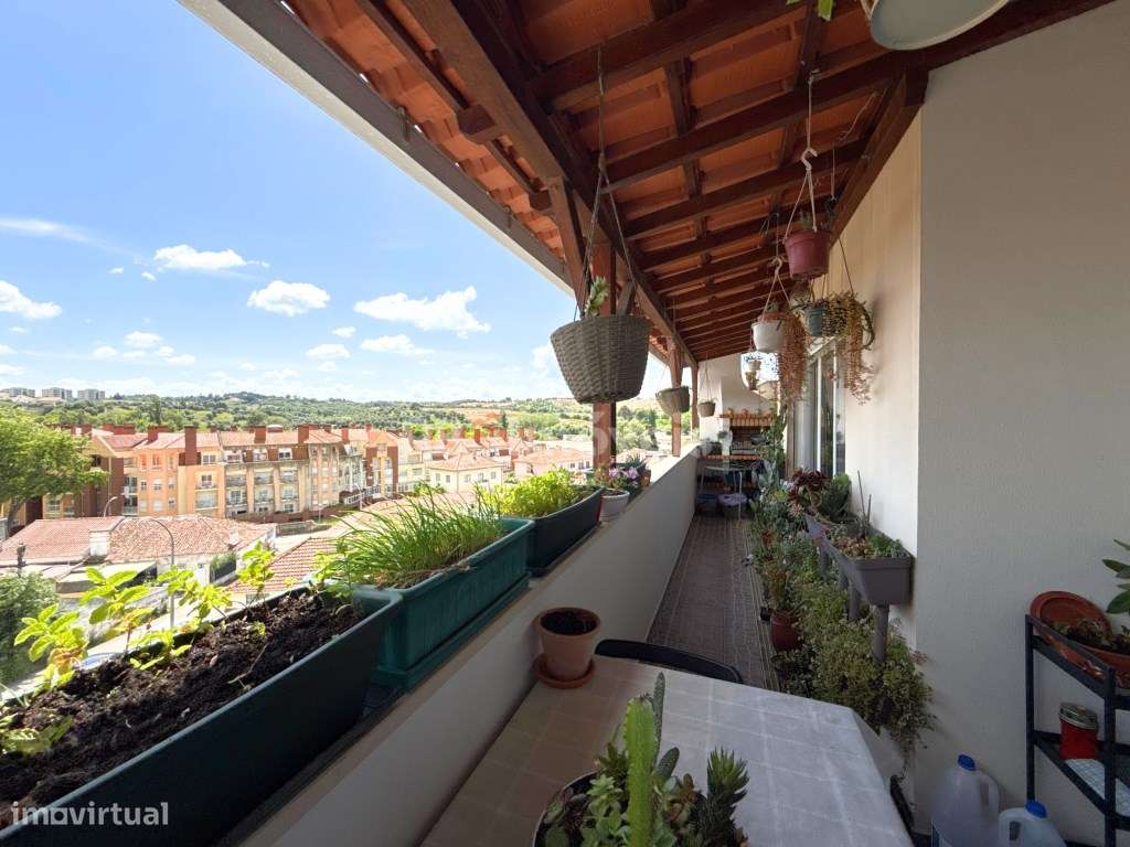 Apartamento Duplex T3+2 c/ Garagem e Arrecadação em Torres Novas - Grande imagem: 2/57