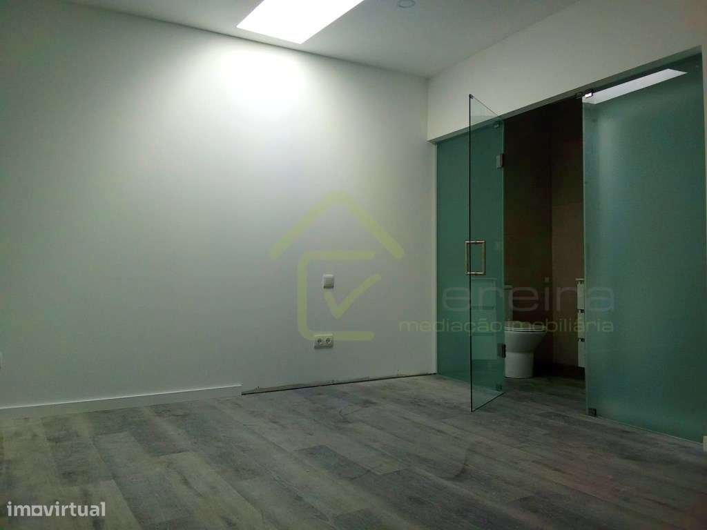 Moradia t3 com espaço exterior a minutos das praias-6