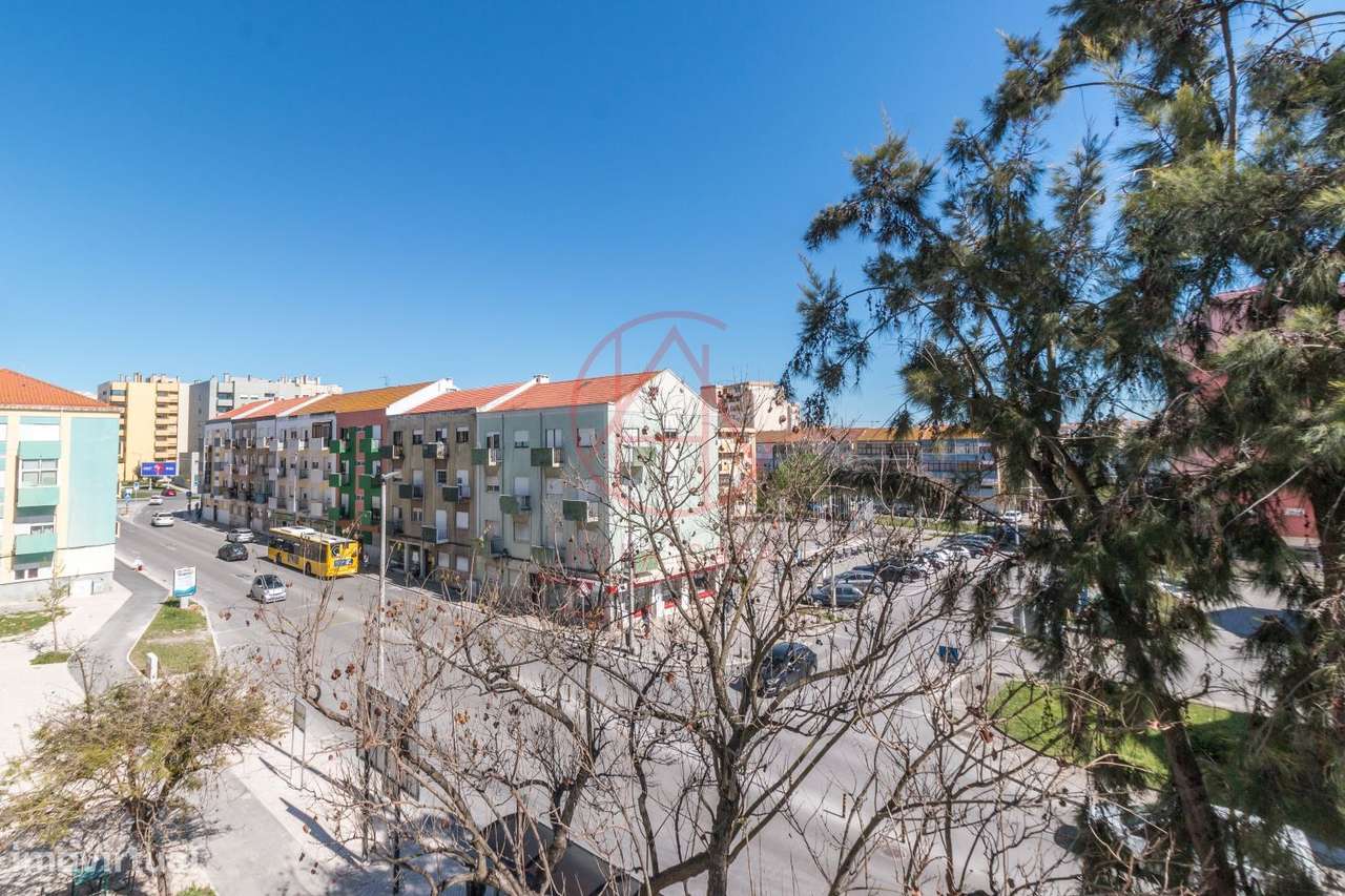 Oportunidade à Sua Porta: T2 na Avenida do Bocage! - Grande imagem: 4/19