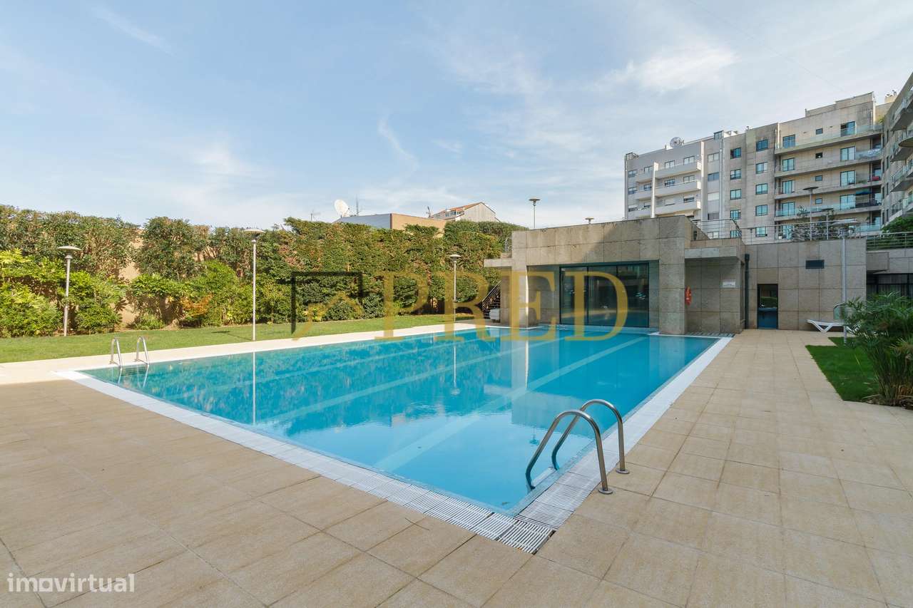 Apartamento T5, inserido no condomínio fechado 'Edifício Plaza'-35