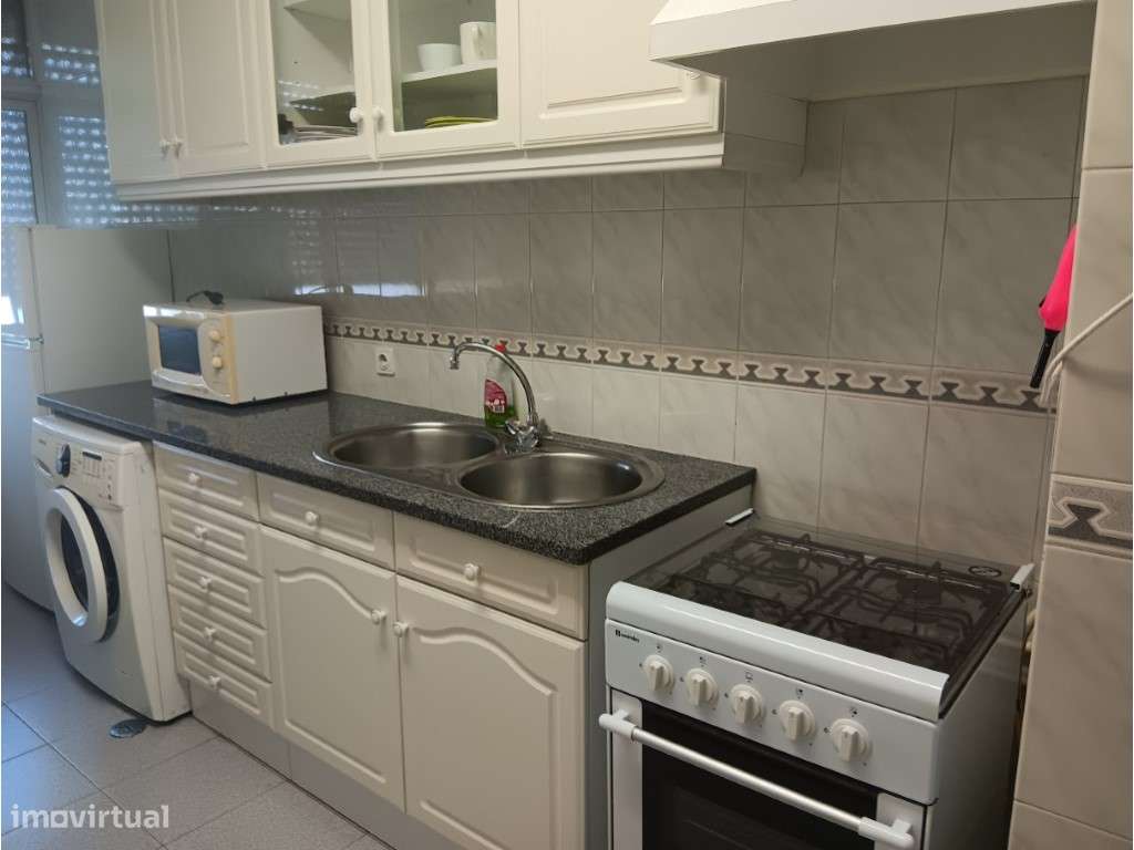 T2 Mobilado para Arrendar junto ao Metro - Grande imagem: 4/13