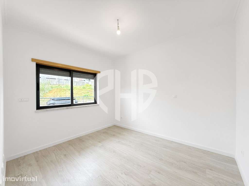 Exclusiva Moradia T5 de Arquitetura Contemporânea em Almada - Feijó-7