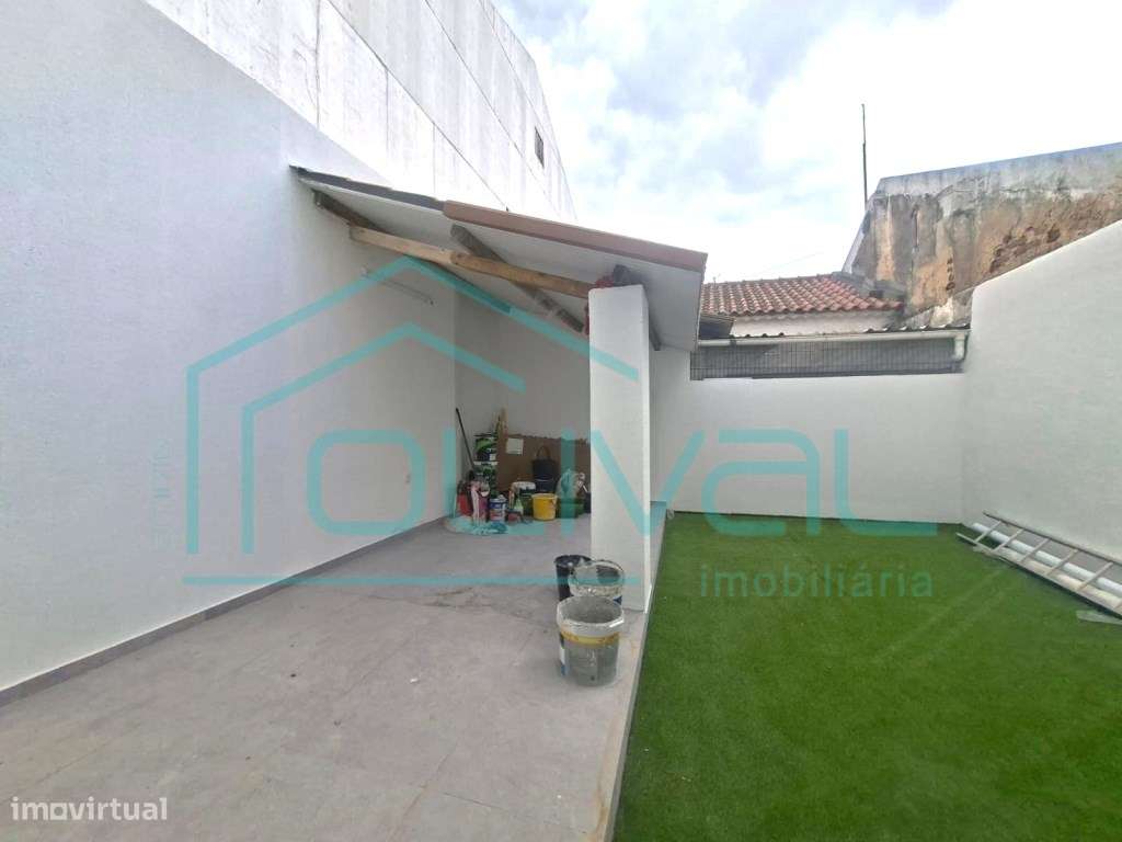 Moradia T3 totalmente remodelada no centro de Salvaterra de Magos-26