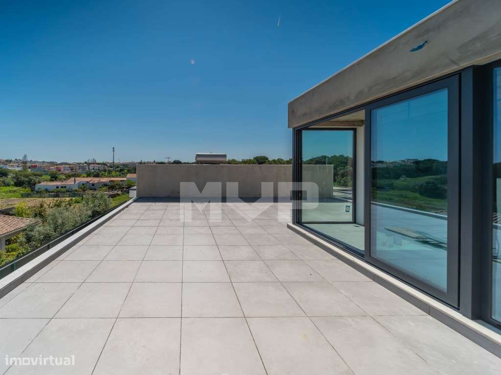 Moradias V3+1 com piscina | Gambelas - Design contemporâneo-18
