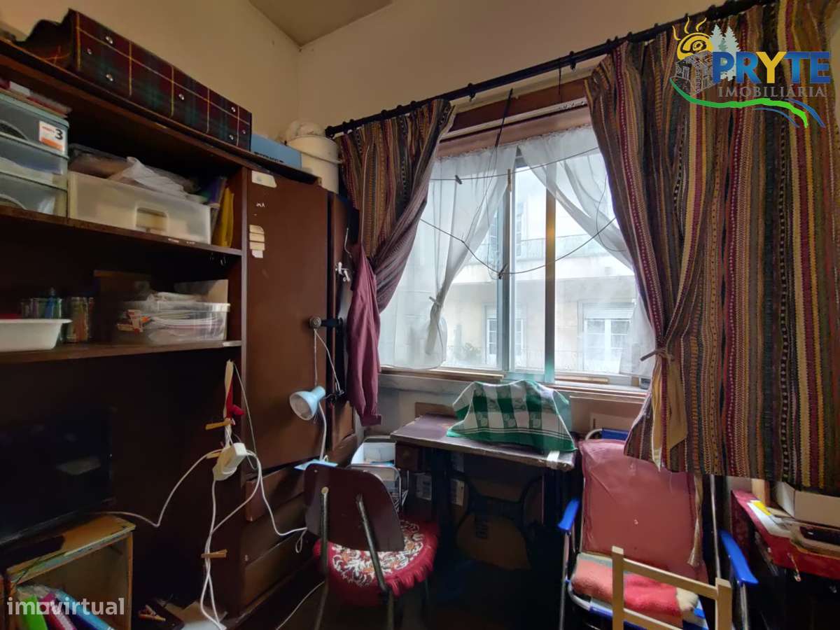 Apartamento T1+1 situado em Campolide-13