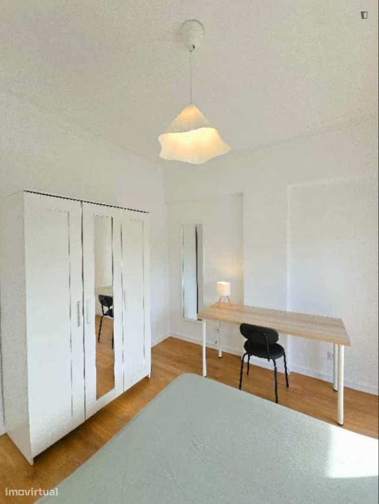Quarto - localizado em Almada Lisbon - Grande imagem: 5/9