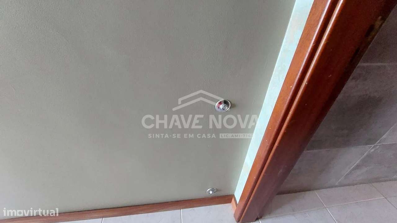 T2 Último Piso c/ Terraço e Garagem Box em S. Félix da Marinha-18
