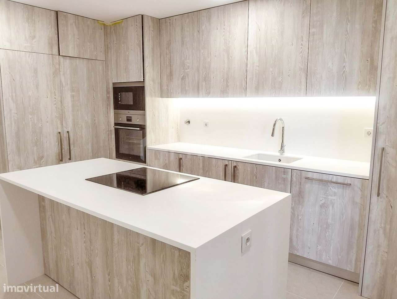 Apartamento T3 + 1 DUPLEX  com garagem/BOX  e arrumos à venda em Monti-0