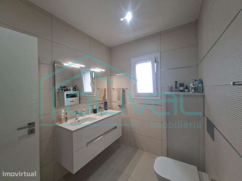 Apartamento T3 com Excelente Áreas-20