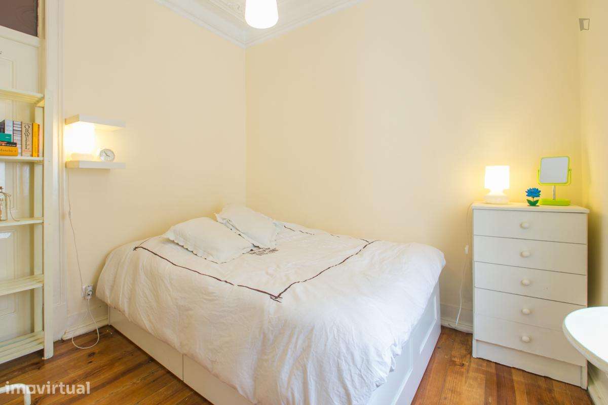 Quarto - localizado em Intendente Lisbon - Grande imagem: 3/18