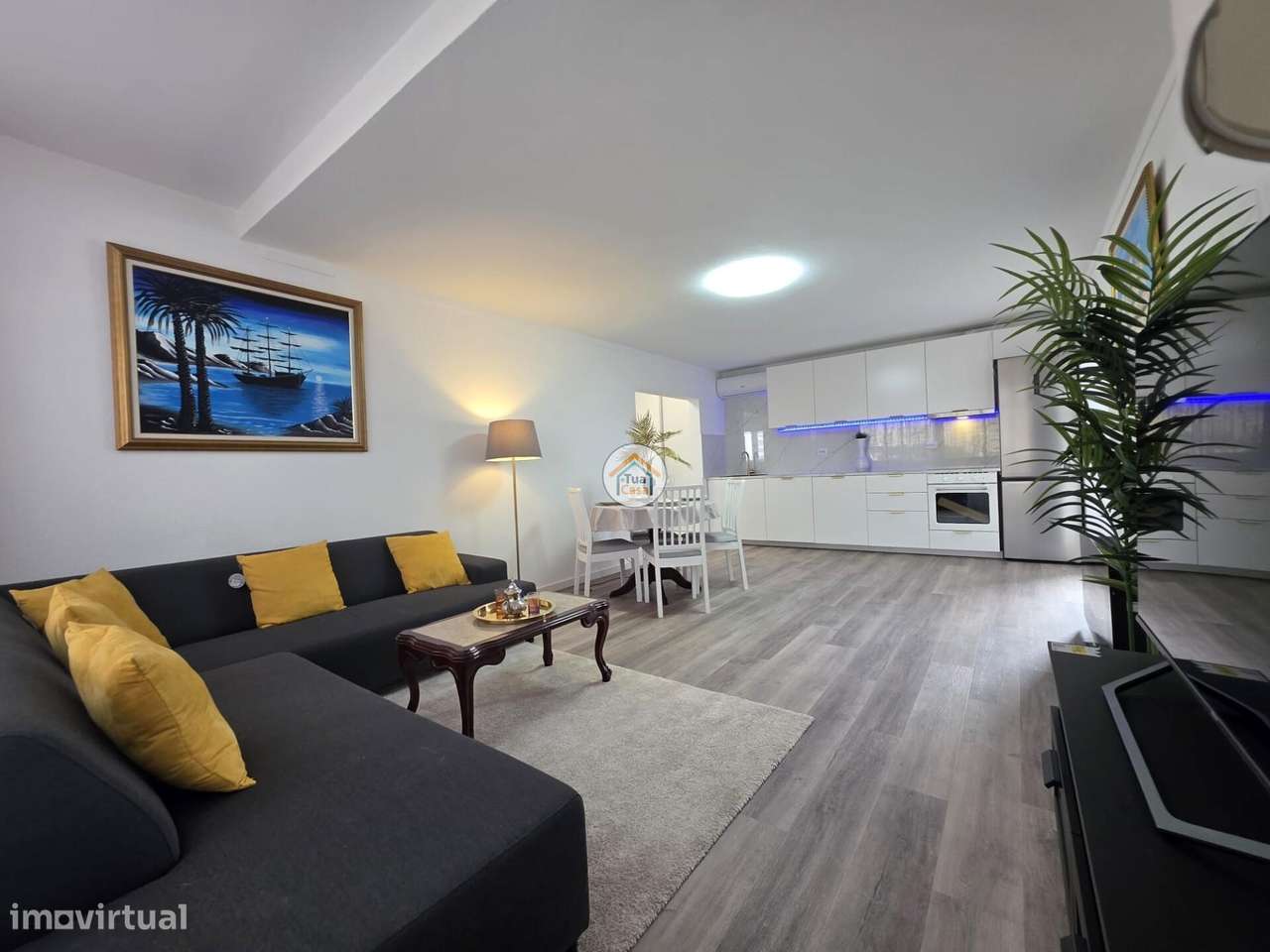 Apartamento T2+1 Renovado á 200 metros da praia de Quarteira-0