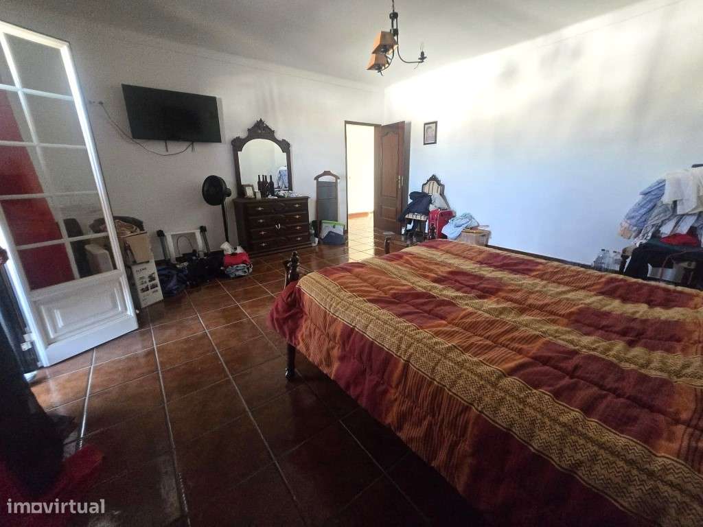 Moradia Isolada, T5, com garagem, na Vila de Redondo-20