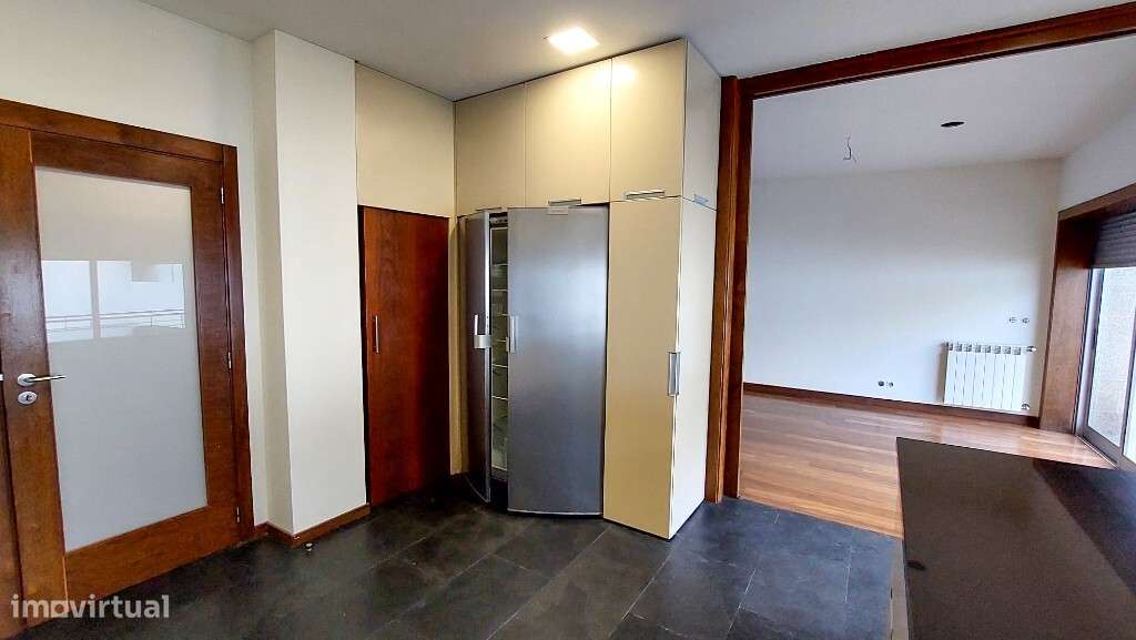 Moradia V4+1 em Banda com Piscina - Dume, Braga - Grande imagem: 4/42