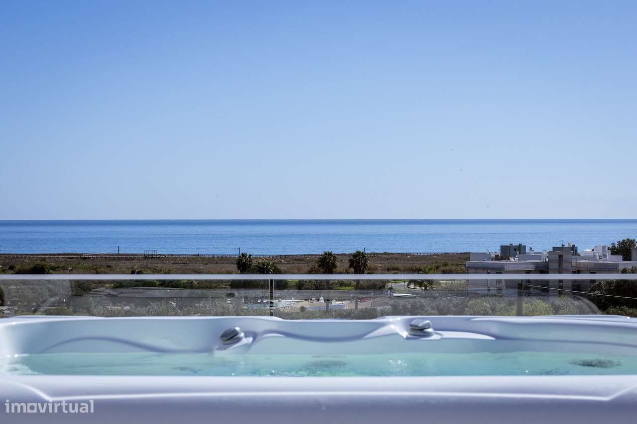 MODERNA E LUXUOSA MORADIA T3 COM PISCINA E GARAGEM PERTO DA MARINA DE-58