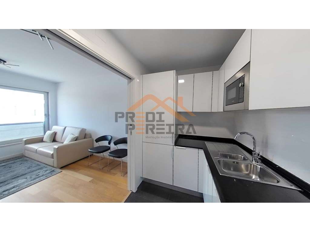 Apartamento T1 , com arrecadação e parqueamento para um carro, situ... - Grande imagem: 2/34