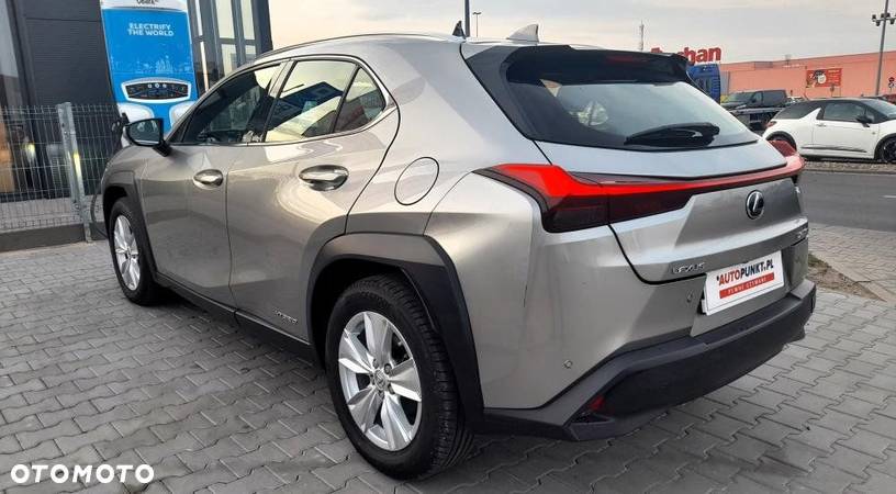 Lexus UX - 7