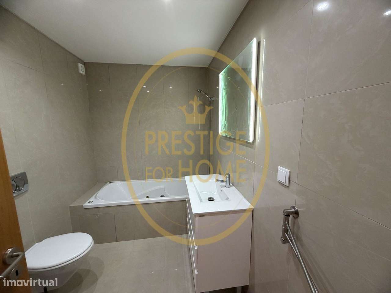 Moradia T5 com Piscina e Garagem Fechada em Condomínio Privado – Boliq-48