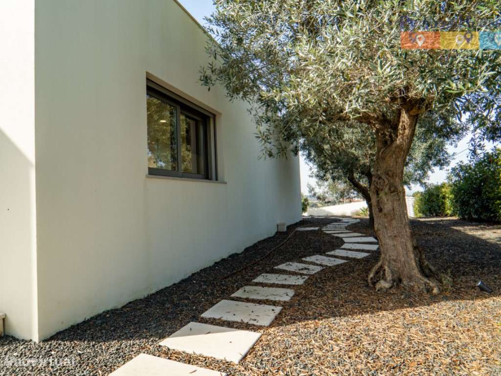 Moradia T4 de Luxo com terreno de 5.300 metros quadrados-13