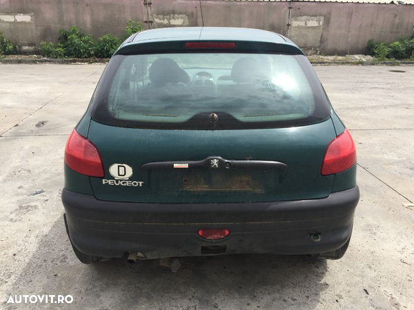 Dezmembrez Peugeot 206 1.1 benzina  cod motor HFZ - 3