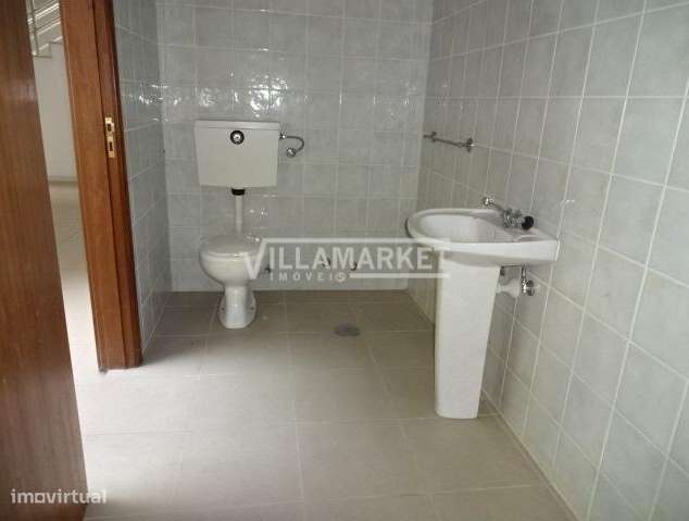 2 lojas da banca com 866 m2 inseridas no R/C e 1º Andar destinadas a c - Grande imagem: 5/5