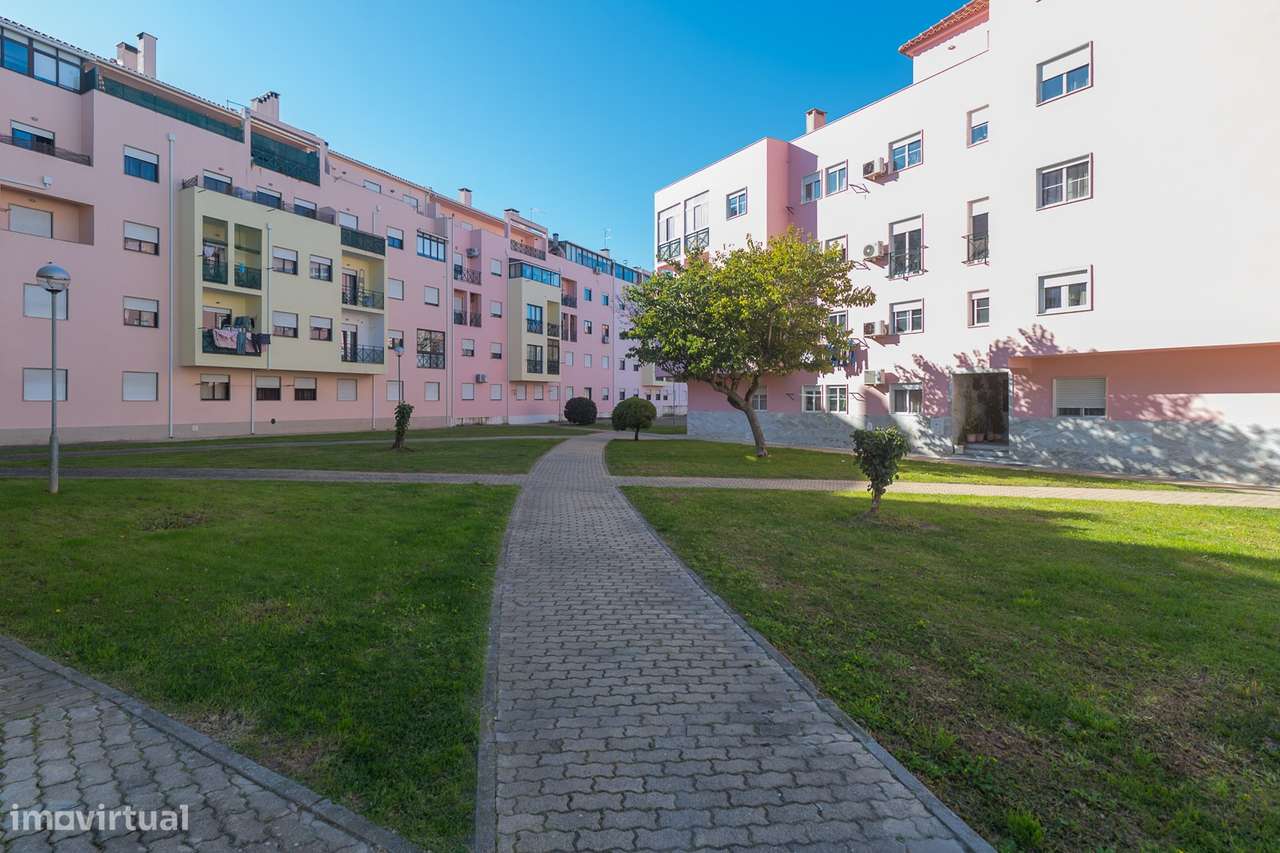 Apartamento T2 na Quinta do Conde com área de 136m2 - Grande imagem: 3/56