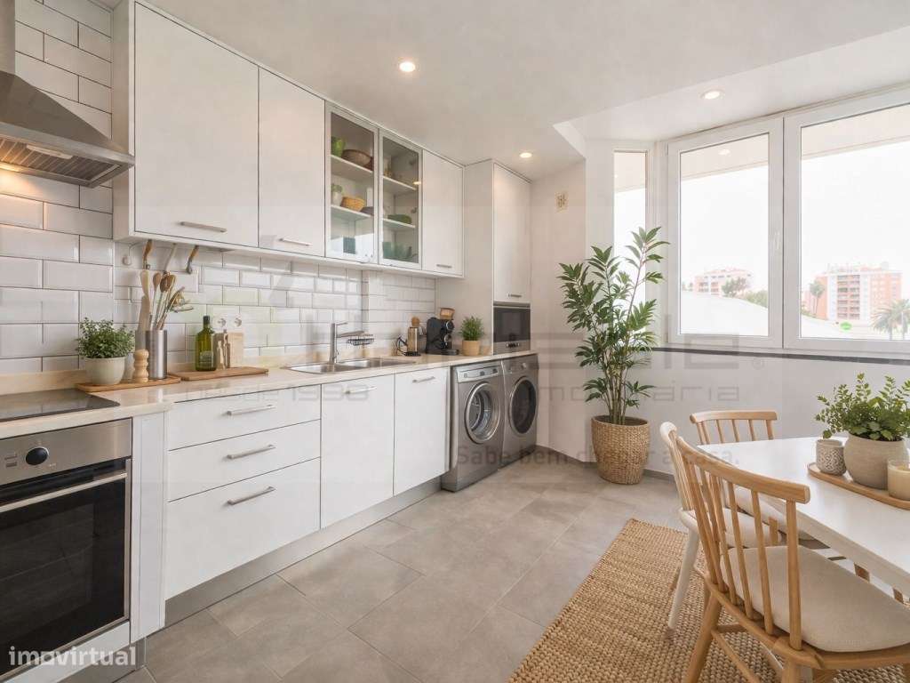 T2 na Parede totalmente remodelado com arrecadação - Grande imagem: 3/30