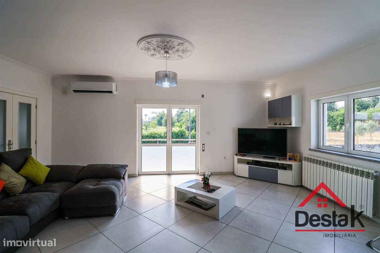 Moradia T4 com piscina para venda em Viseu - Grande imagem: 2/49