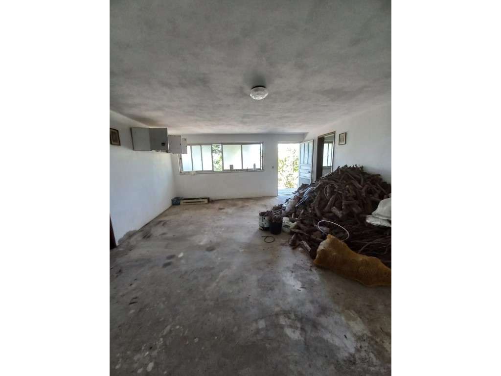 Moradia com 232 m², terreno de 630 m², piso inferior ao nível do ja...-36