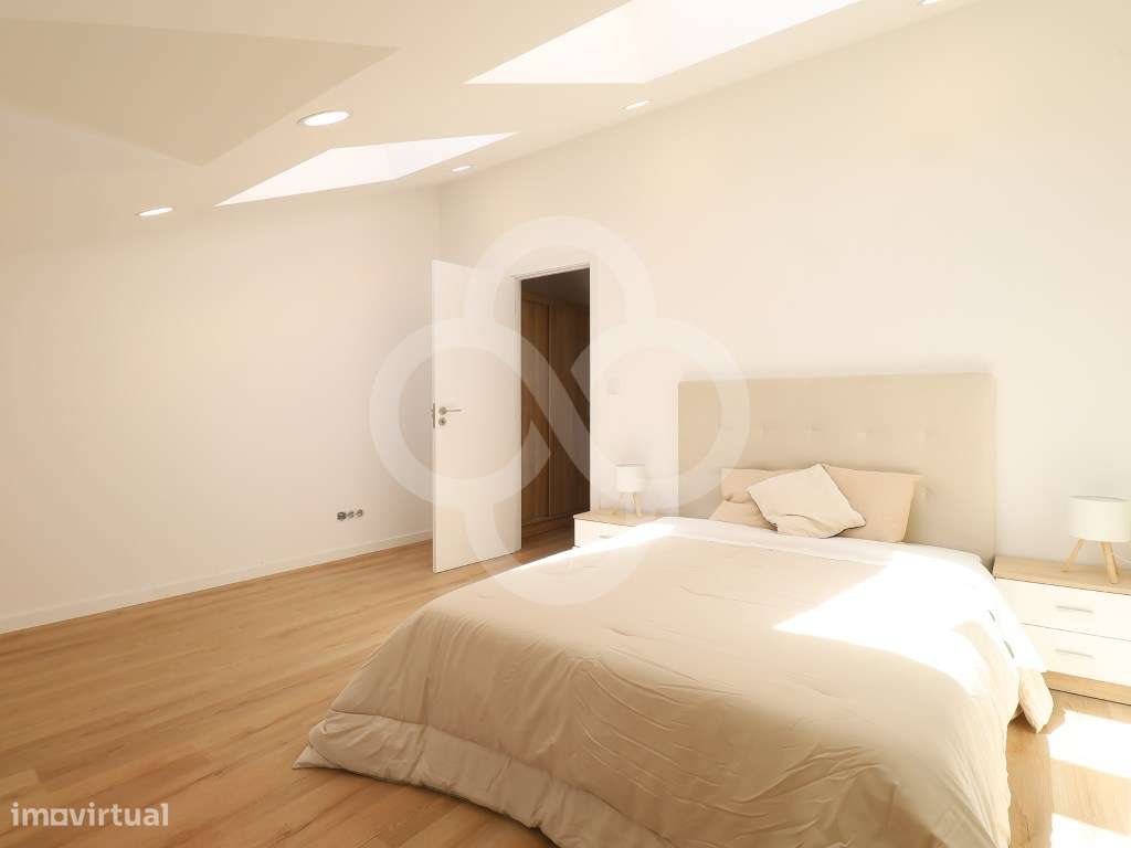 Apartamento T2 renovado totalmente com muita luz natural nos Anjos ...-11