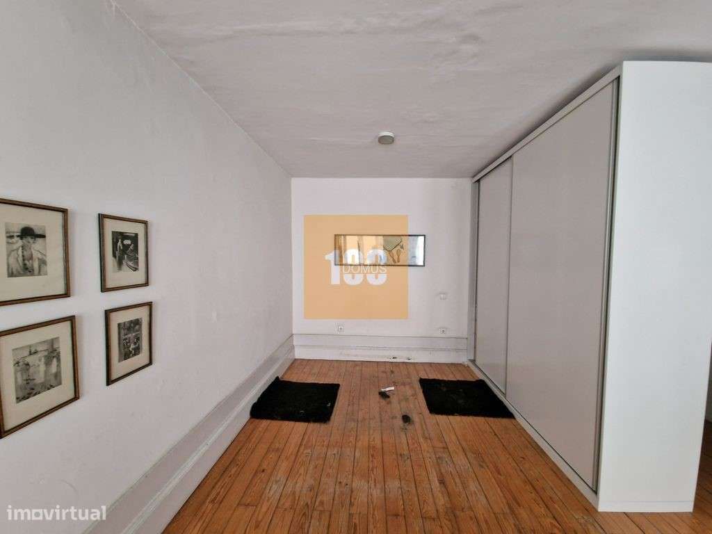 Dois prédios junto ao Palácio de Cristal - Grande imagem: 3/17