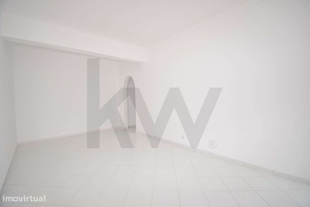 Arrendamento - Apartamento T3 Linda a Velha com varanda e  arrecadação - Grande imagem: 5/25