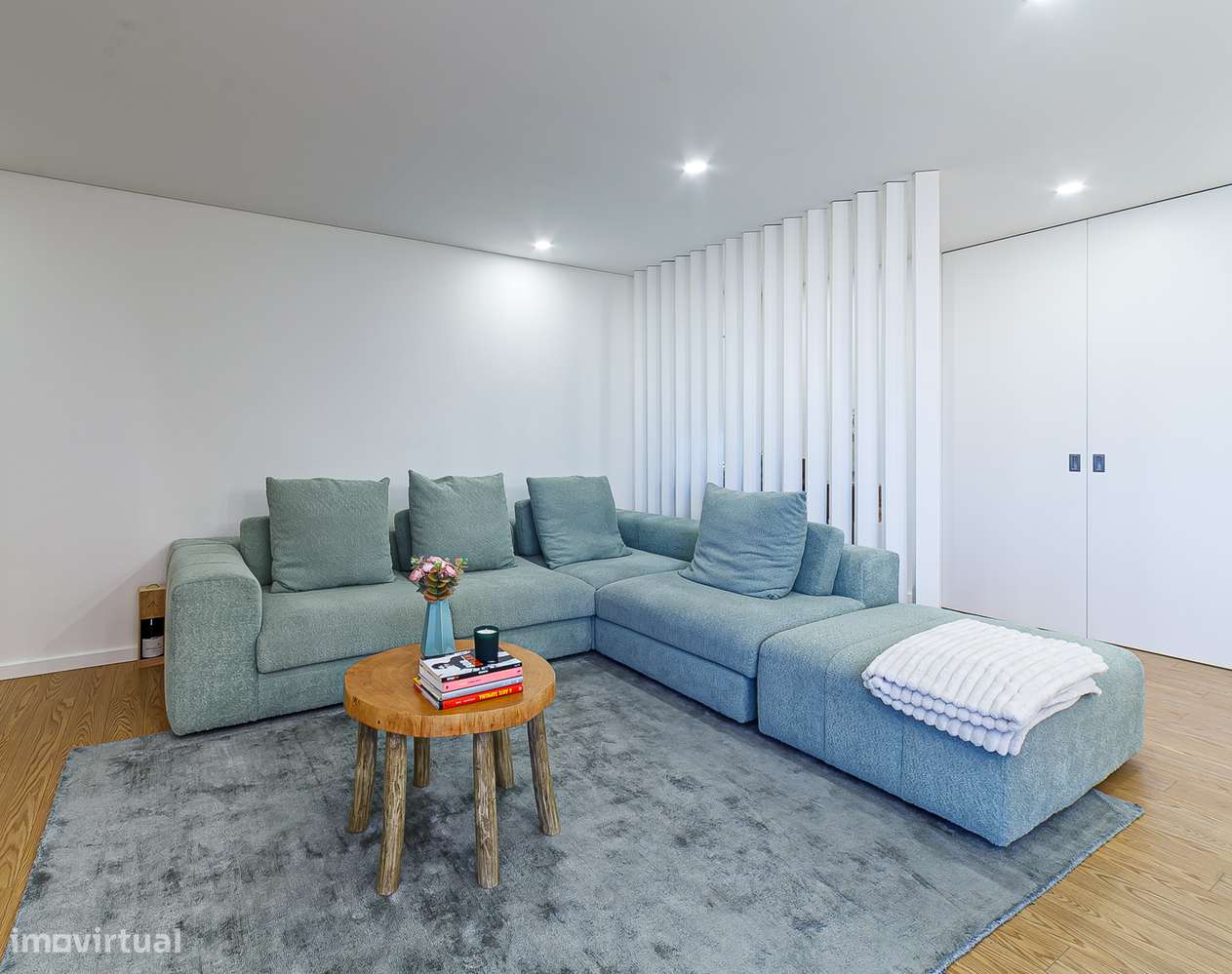 Exclusivo apartamento T3+1 seminovo, com 190m2, três frentes e box-14